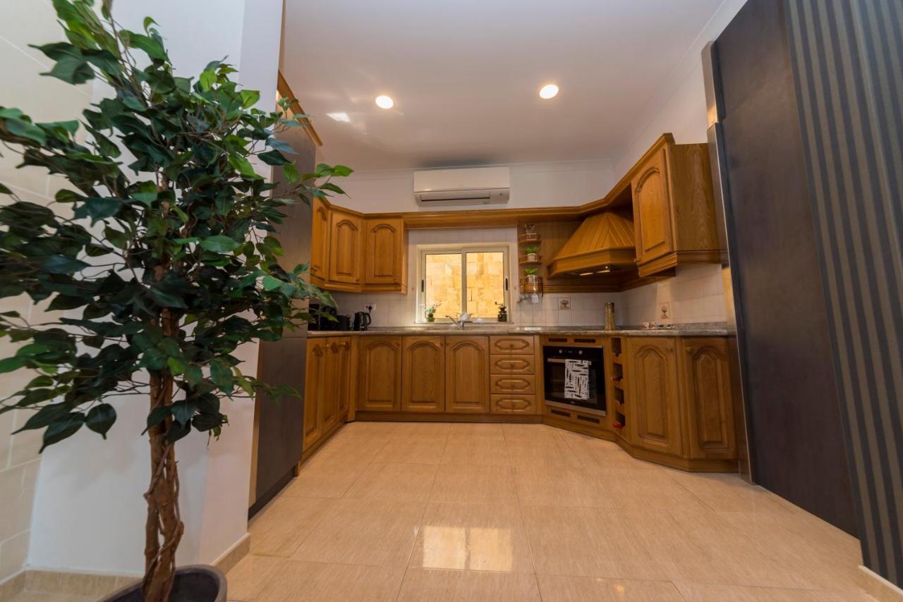 Vittoriosa' Seafront 2 Bed Highly Furnished Apartment Екстериор снимка