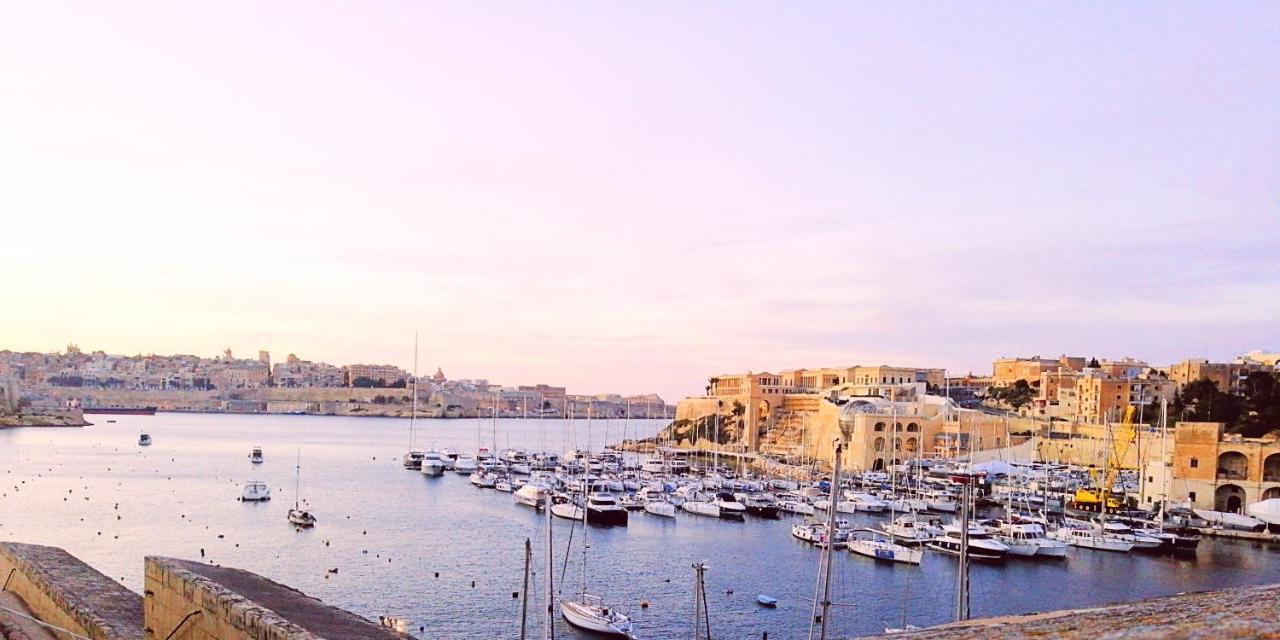 Vittoriosa' Seafront 2 Bed Highly Furnished Apartment Екстериор снимка