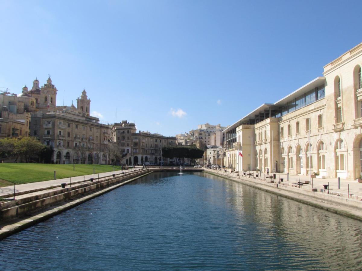 Vittoriosa' Seafront 2 Bed Highly Furnished Apartment Екстериор снимка