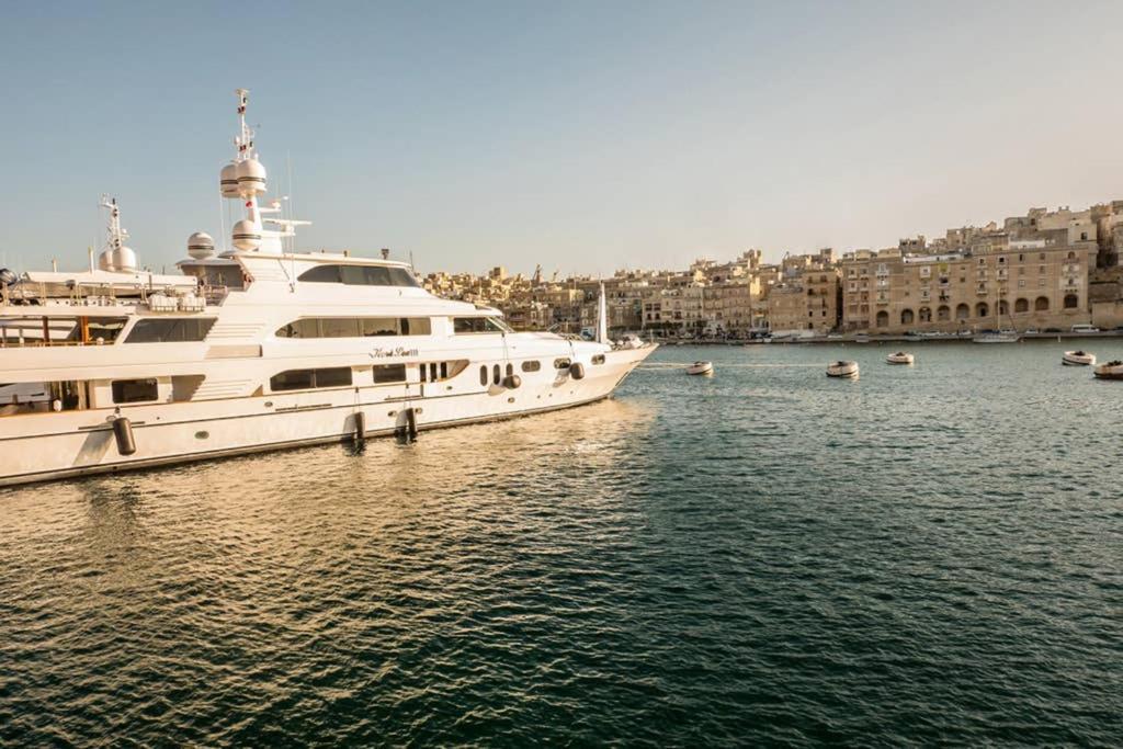 Vittoriosa' Seafront 2 Bed Highly Furnished Apartment Екстериор снимка